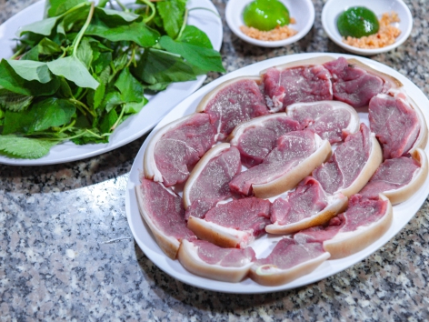 Đặc sản dê Hương Sơn | Thịt dê vừa là thức ăn ngon vừa là vị thuốc quý